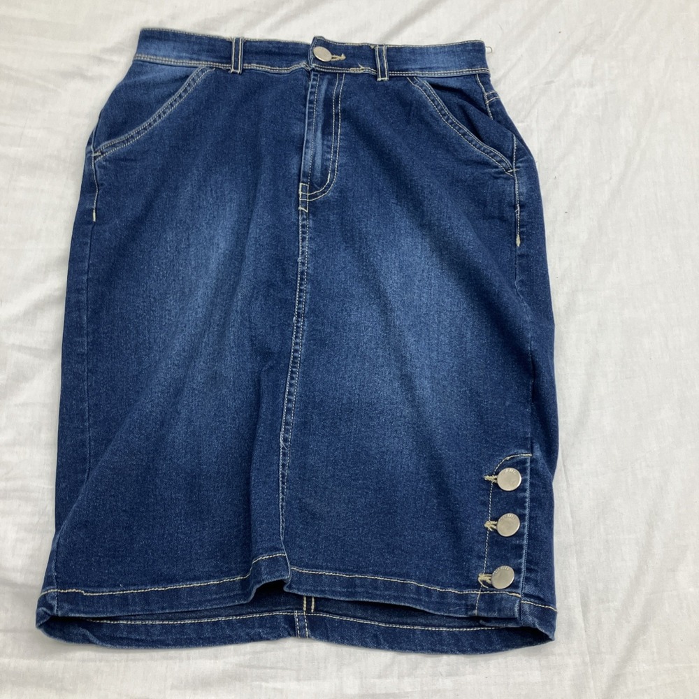 Deja Bleu Denim Skirt Size 6 Stretch Dark blue wash Straight Button details